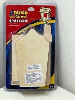 LOWE’S Build and Grow Wooden Bird Feeder Kit